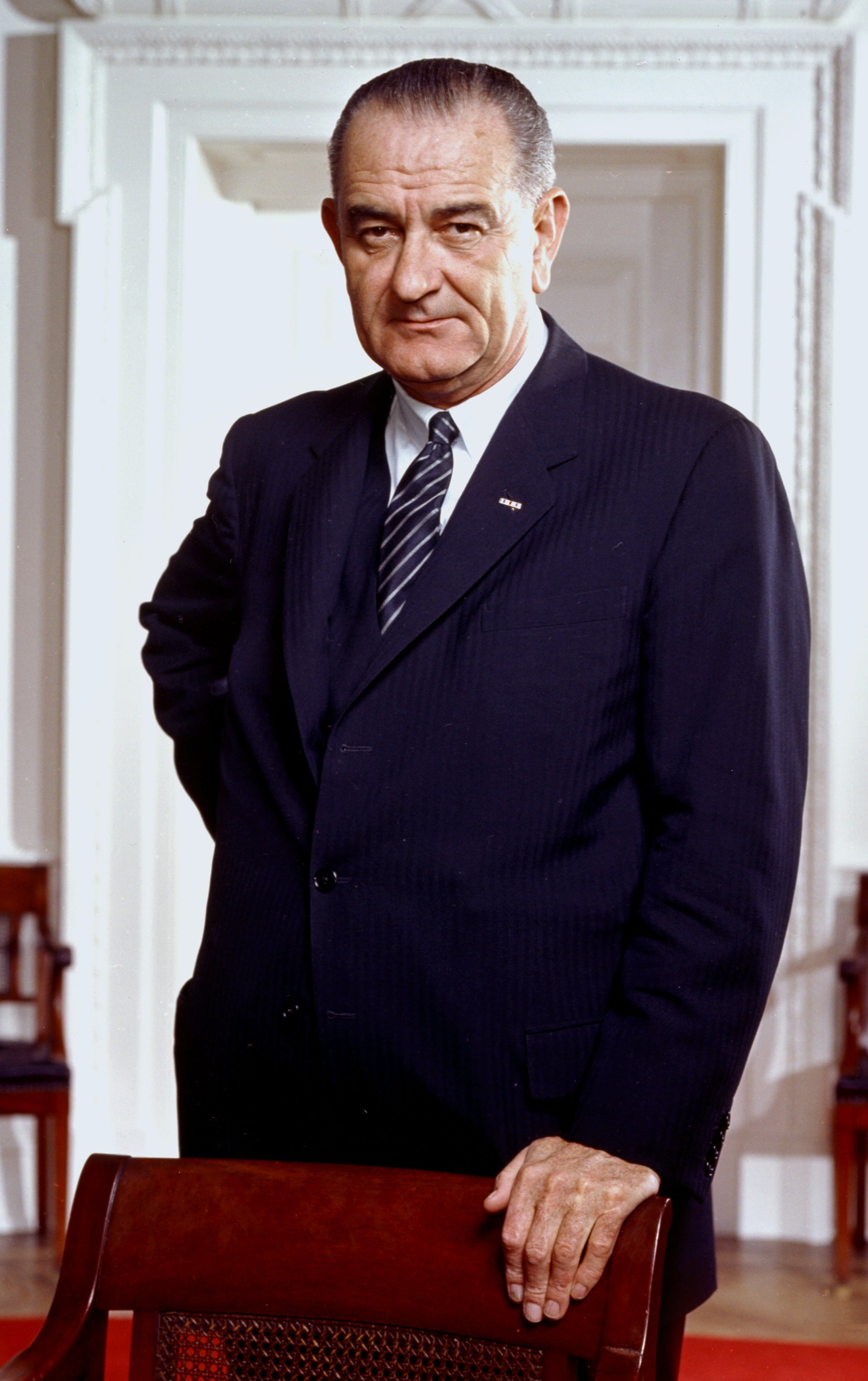 Lyndon_B._Johnson,_photo_portrait,_leaning_on_chair,_color_cropped.jpg