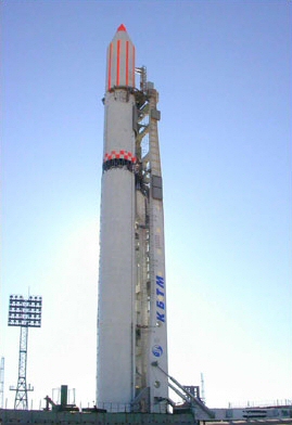 Zenit-2_rocket_ready_for_launch.jpg