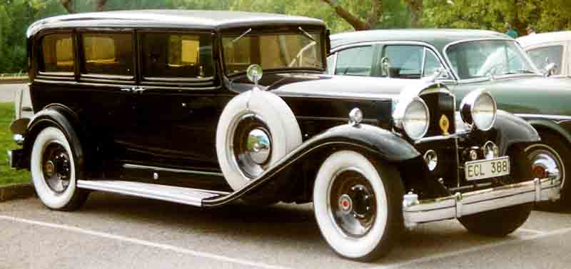 Packard_De_Luxe_Eight_904_Sedan_Limousine_1932.jpg