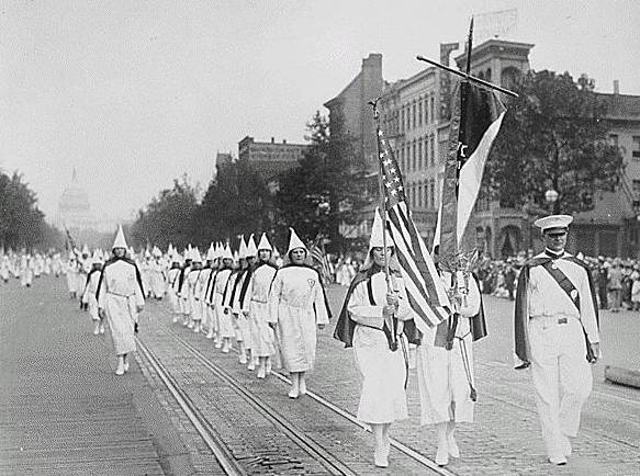 Ku_Klux_Klan_members_march_down_Pennsylvania_Avenue_in_Washington,_D.C._in_1928.jpg