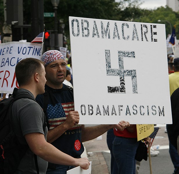 616px-Obama-Nazi_comparison_-_Tea_Party_protest.jpg