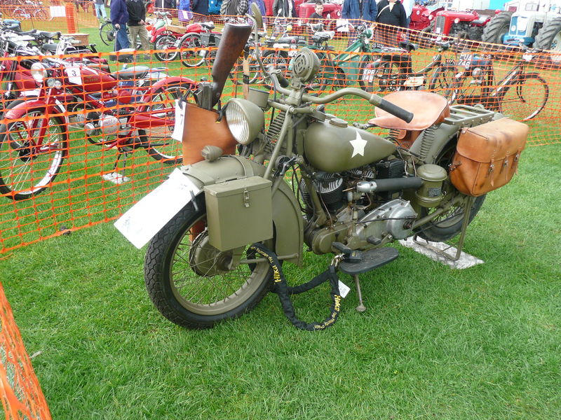 800px-1942_Indian_Scout_500cc_v_twin_2.jpg
