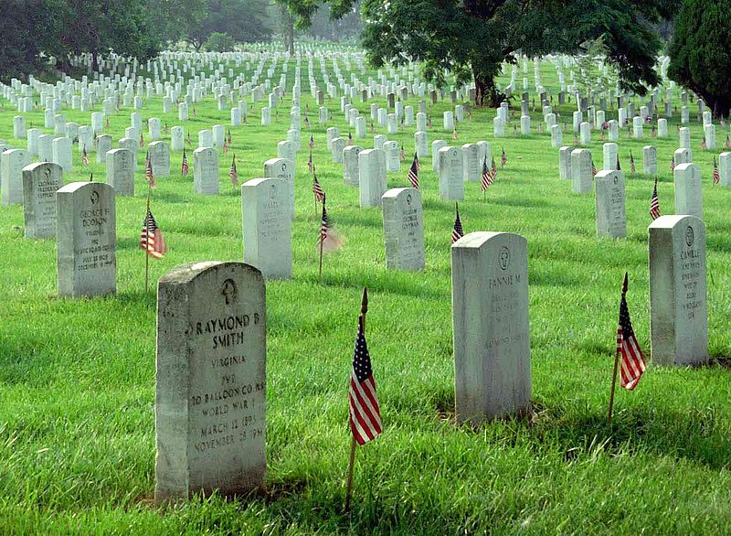 800px-Memorial_Day_at_Arlington_National_Cemetery.jpg