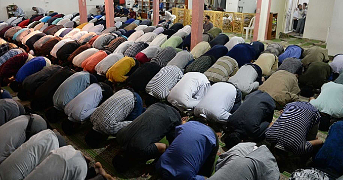 muslims-praying.jpg