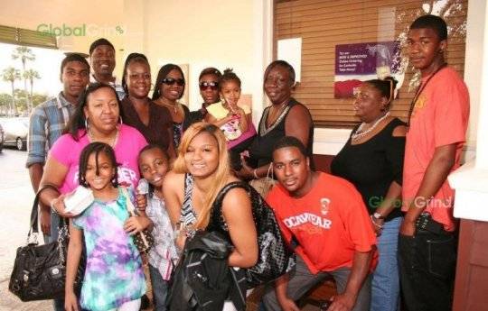 trayvon-martin-family-photos-group-pic.jpg