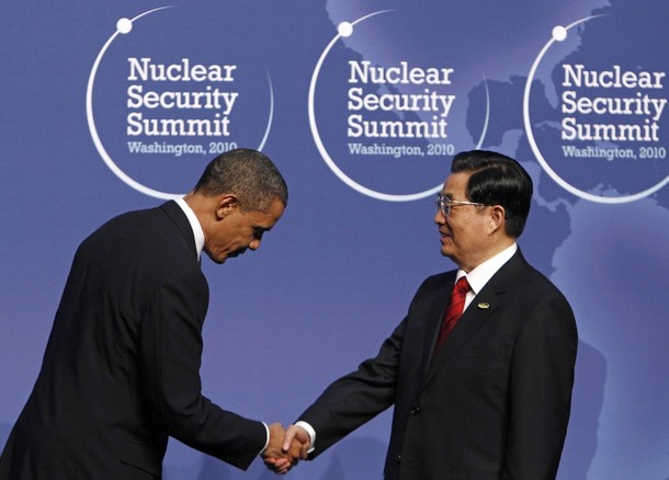 Obama-bowing-to-Hu-Jintao.jpg