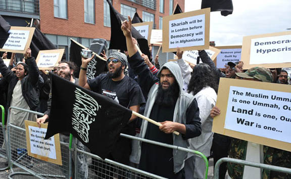 BritainMuslimsAgainstCrusaders.jpg