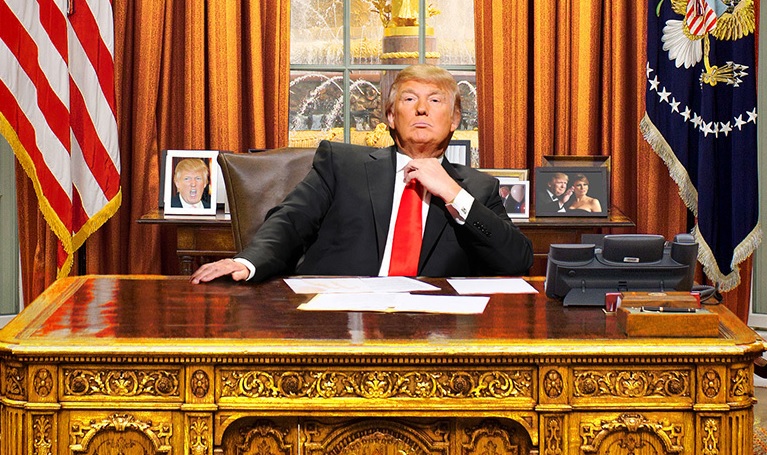 Trump-at-his-desk.jpg
