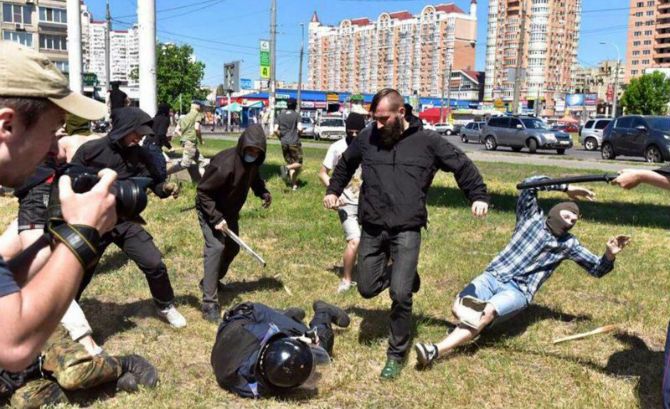 ukraine-kievs-gay-pride-parade-attack-of-officers-jpg.51695