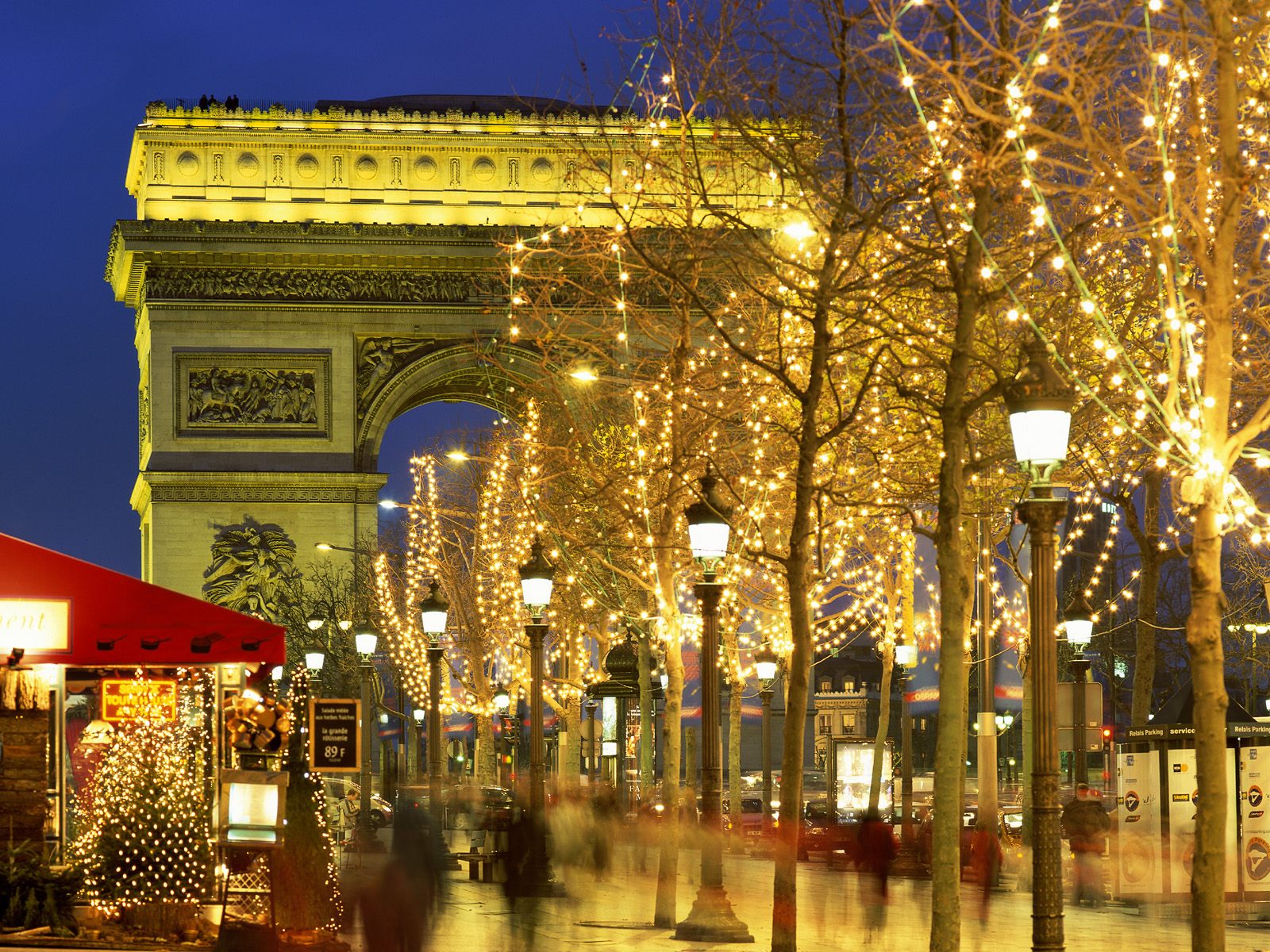 World_France_Christmas_in_Paris_022020_.jpg