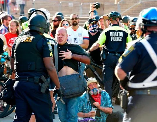 0480d7aa-e3b5-4e01-a1bc-723004e45ac7-pepper_spray.webp