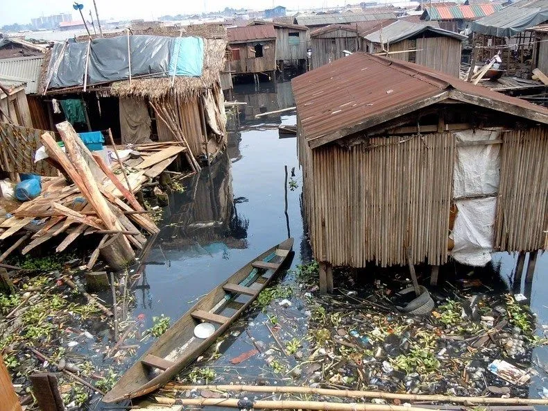 10 Makoko, Nigeria 300,000.jpg