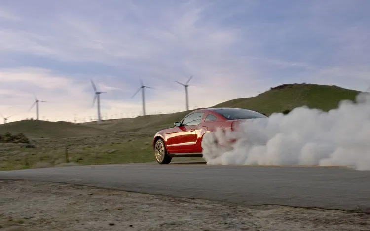 112_0902_08z-2010_ford_mustang_GT-burnout1.webp