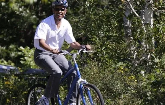 119982_Obama.Riding.Girls_.Bike_-3062196532.webp