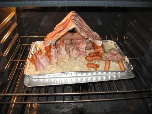 1298104717_bacon_nativity.webp