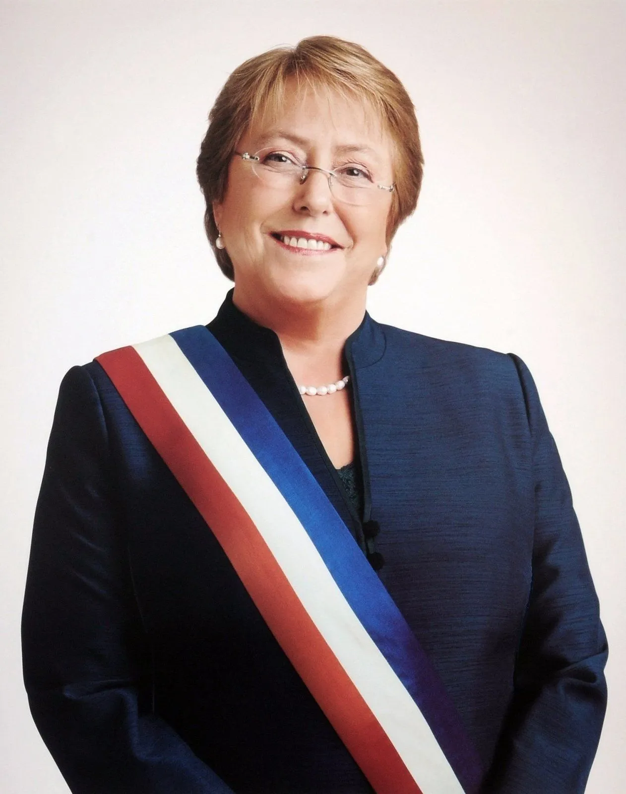 1514px-Portrait_Michelle_Bachelet.jpeg