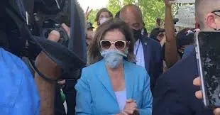 Nancy Pelosi Attends George Floyd Protest Surrounded by Guards ...