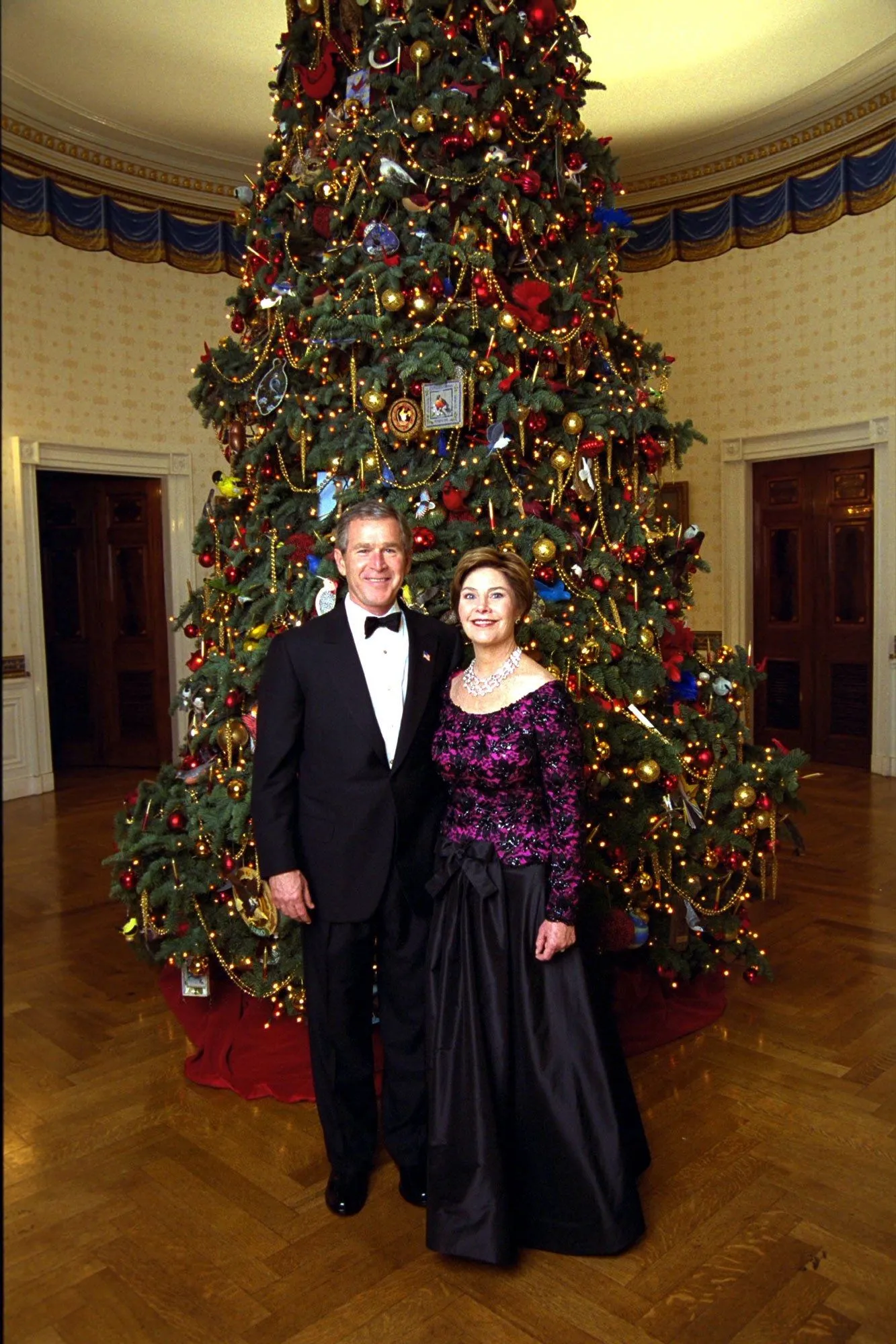 17-white-house-christmas-decorations.webp