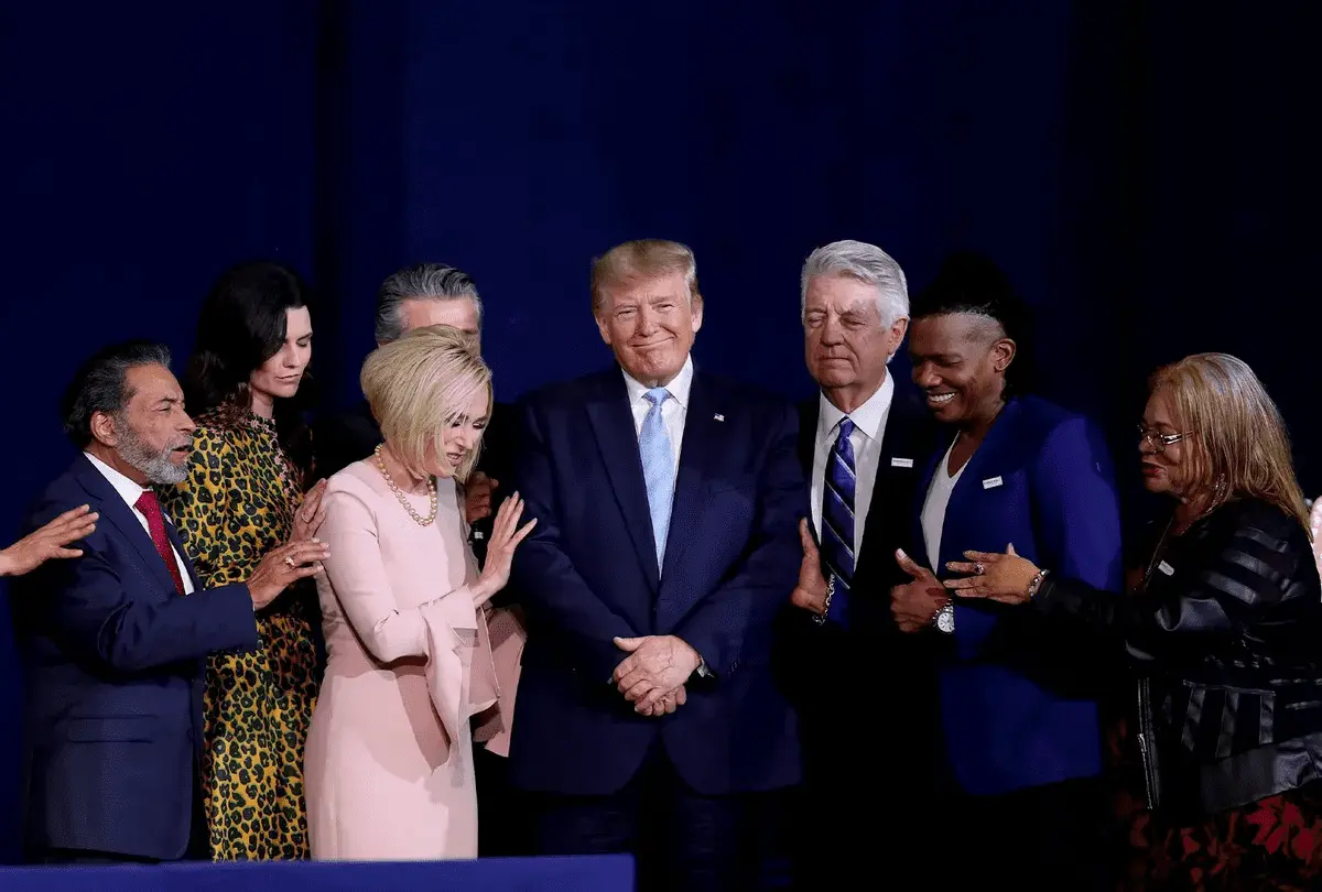 donald-trump-with-evangelical-christians-0211221.jpg.webp