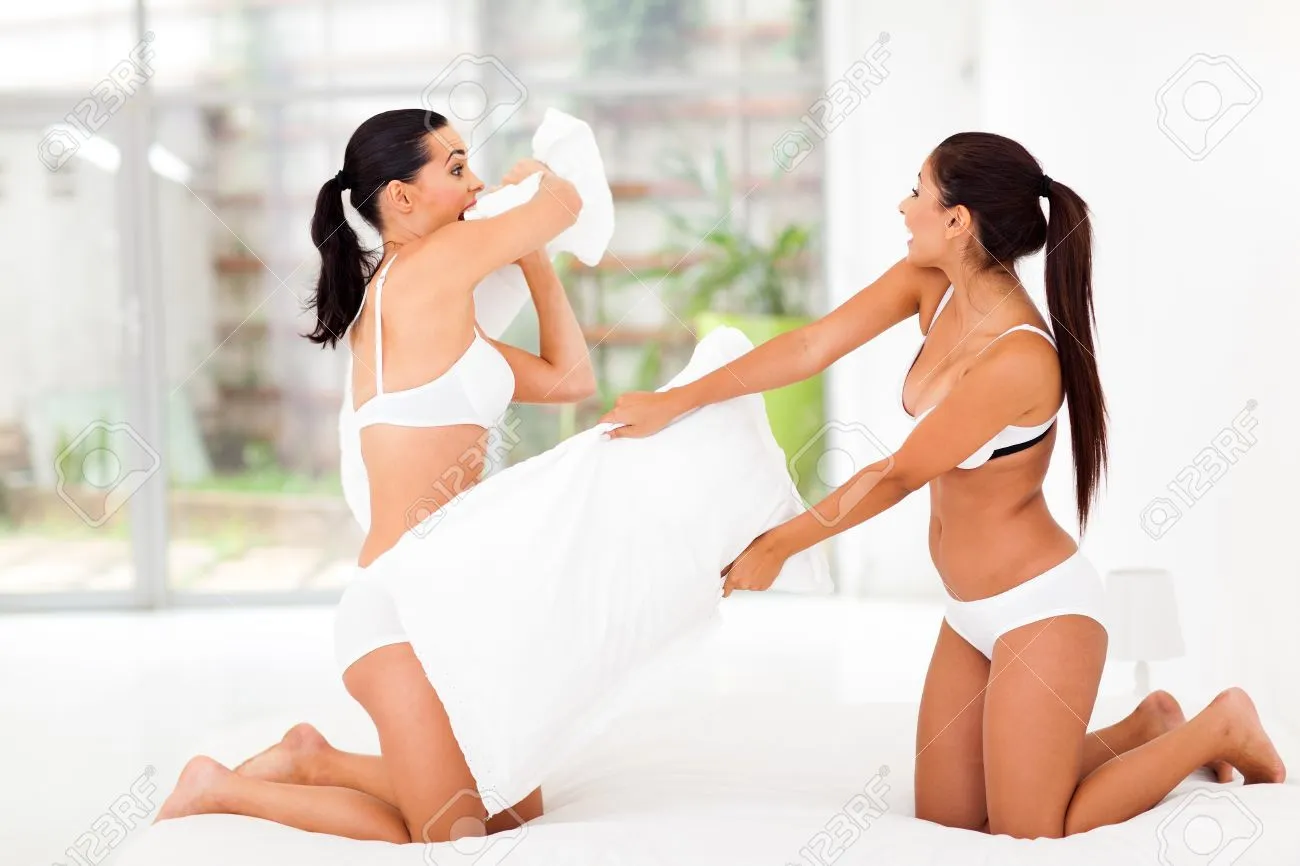 18983526-two-girl-friends-having-pillow-fight-in-bedroom.webp