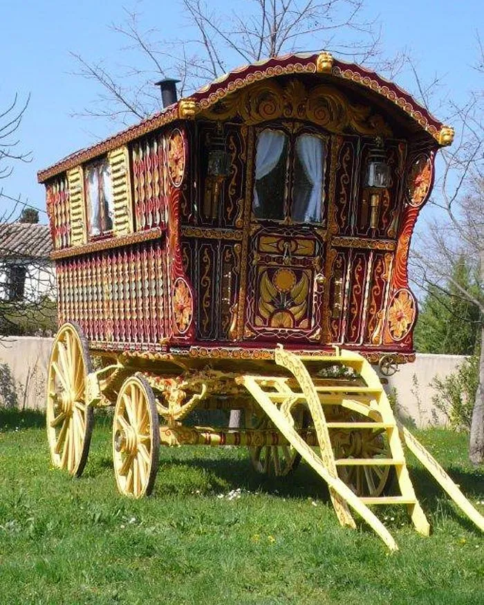 1902-original-Hearst-gypsy-wagon-full.jpg