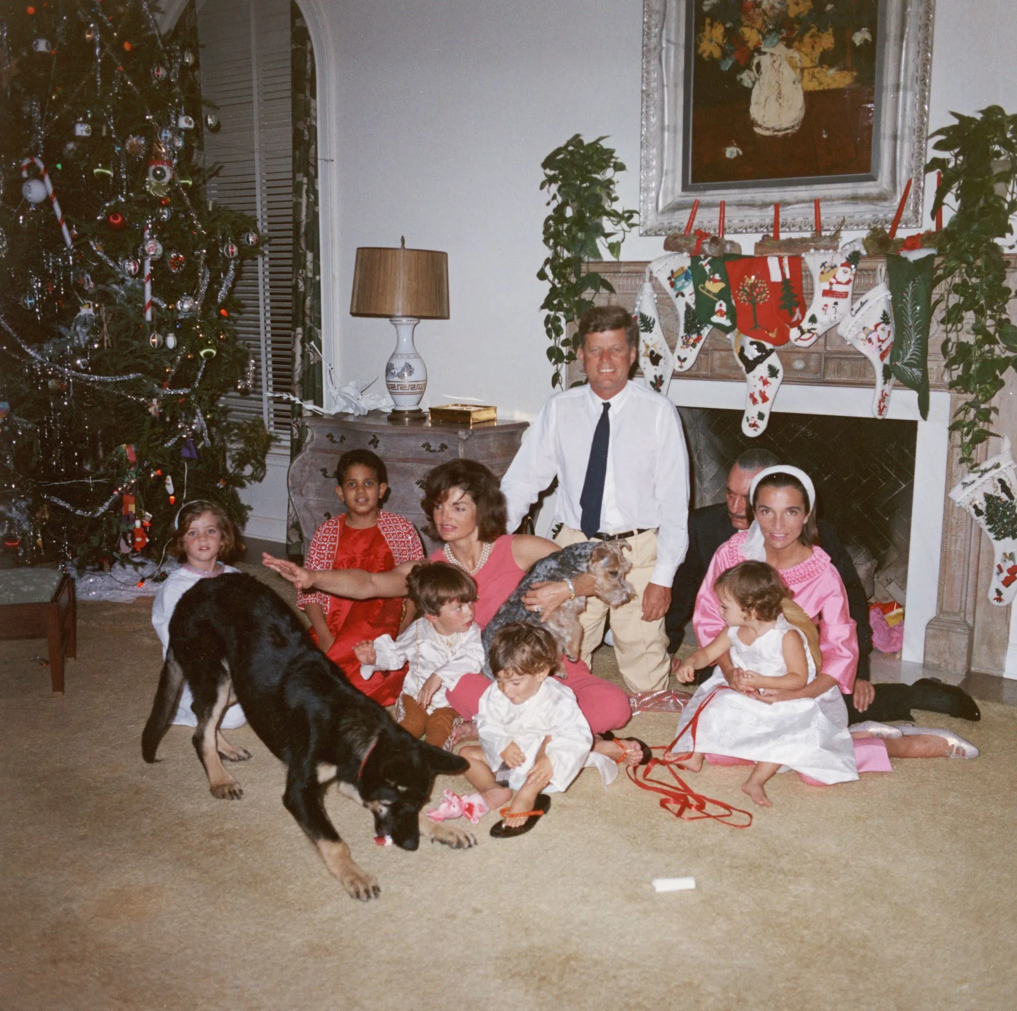 1962-white-house-christmas-3225972-1511994483.webp