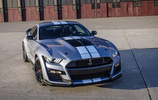 2022-ford-mustang-shelby-gt500-heritage-edition-05-1636729612.webp