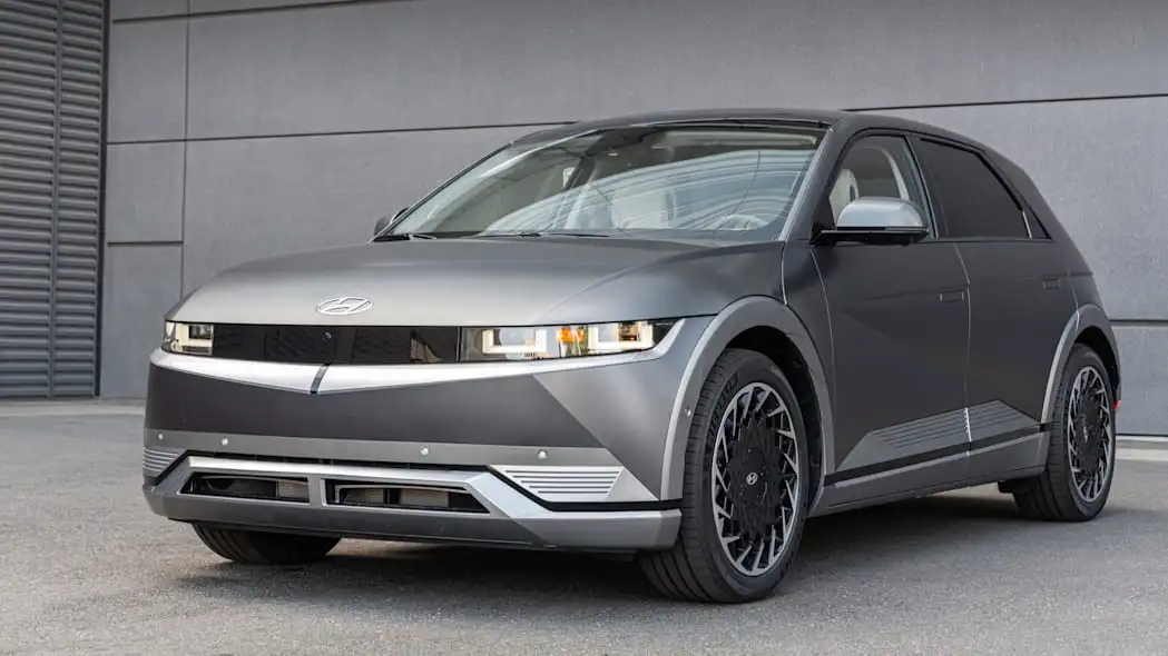 2022-Hyundai-Ioniq-5-03.webp