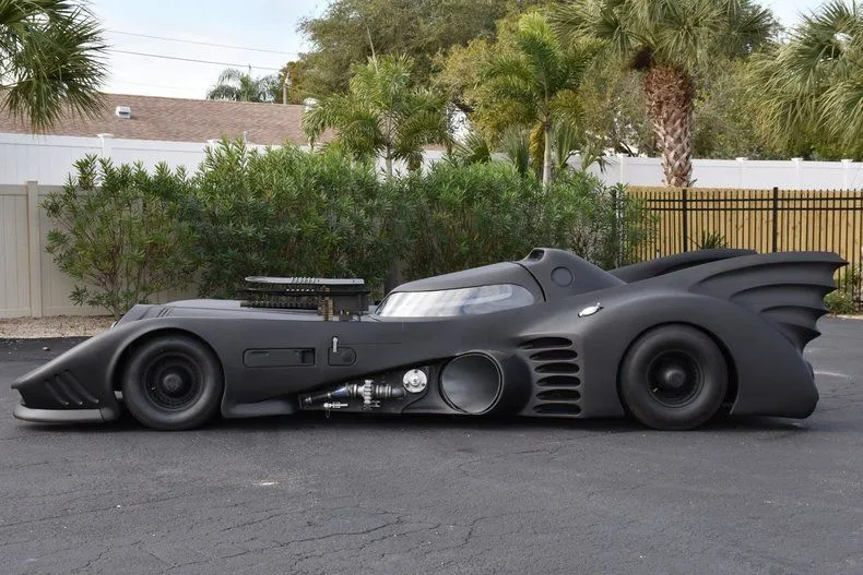 20464c3029e2_low_res_1989-z-movie-car-batmobile.webp