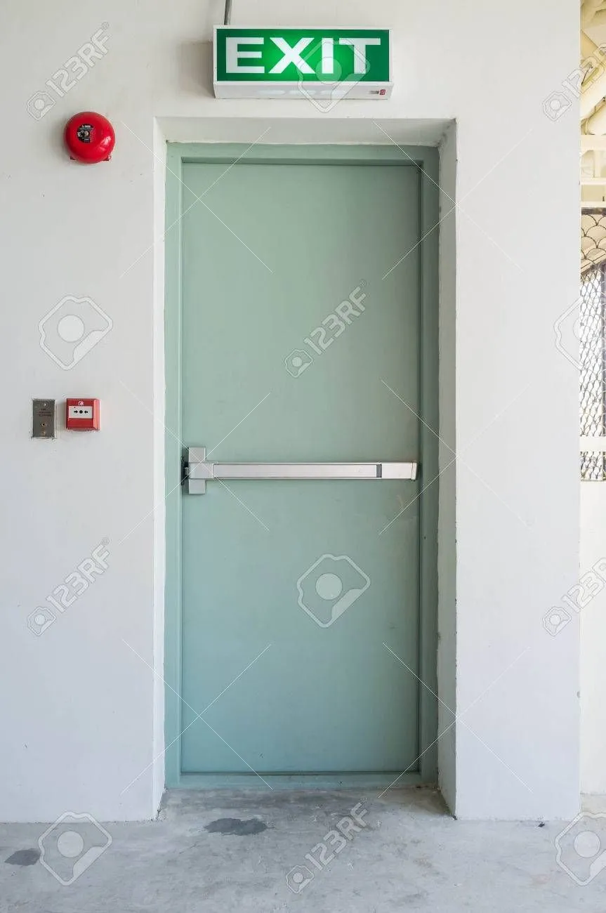 24918119-empty-closed-emergency-exit-door.webp