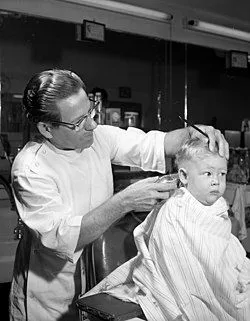 250px-Dorian_Stripling_getting_his_first_haircut_in_Tallahassee,_Florida_(9717934902).webp