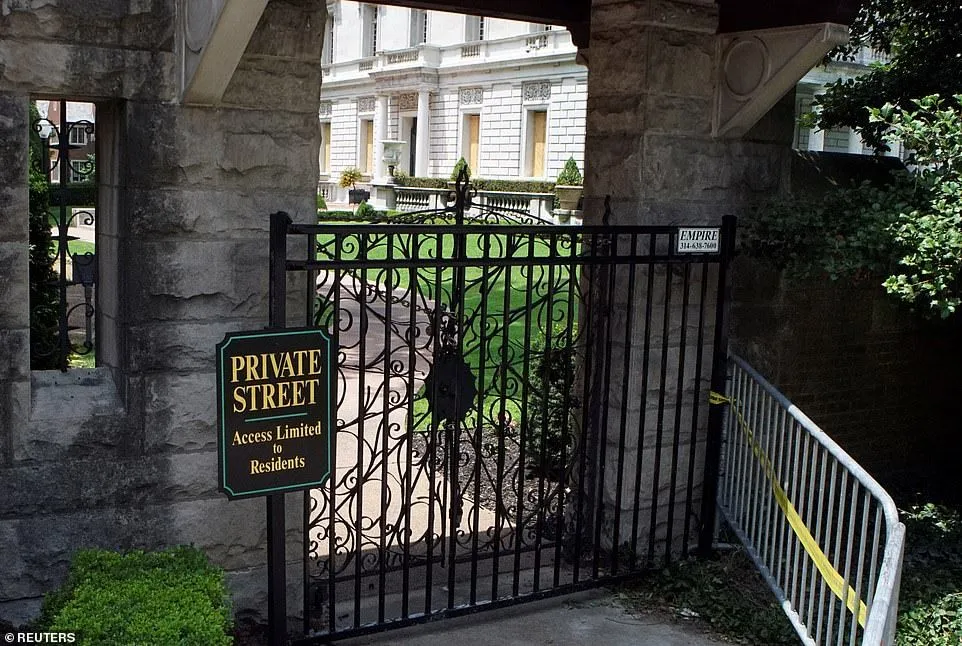 30404872-8491015-A_gate_that_was_kicked_in_by_protesters_last_Sunday_was_firmly_b-a-38_159393...webp