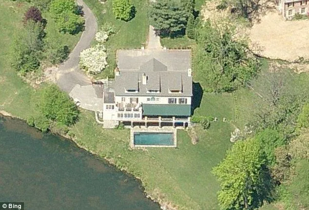 3AE780AC00000578-3983722-image-a-4_1480610551218.webp