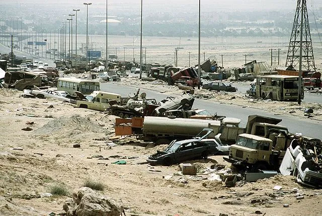 640px-Demolished_vehicles_line_Highway_80_on_18_Apr_1991.webp