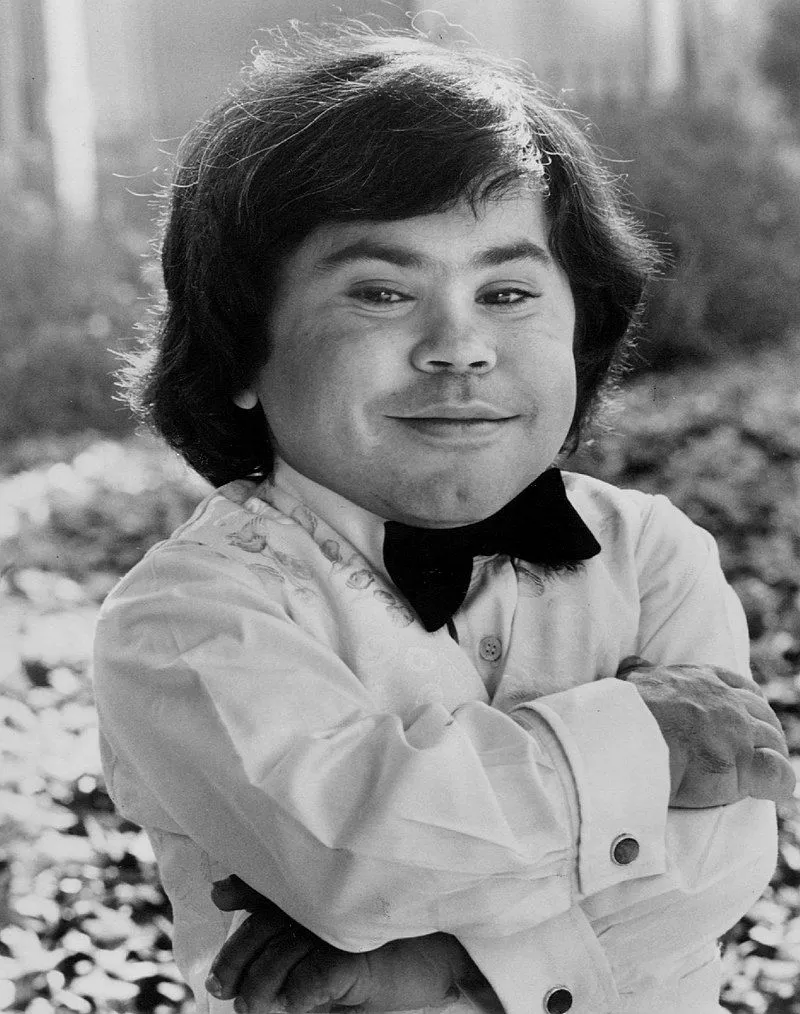 800px-Herve_Villechaize_1977.webp