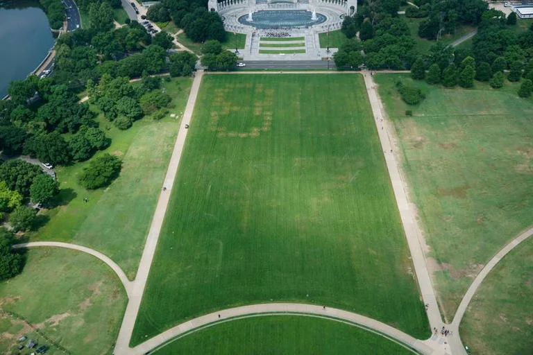 8647_Capitol_Mall_grounds.webp