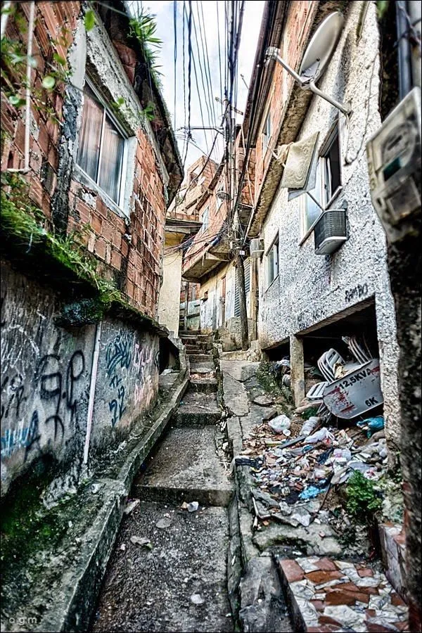 9 Rocinha, Brazil 200,000.jpg