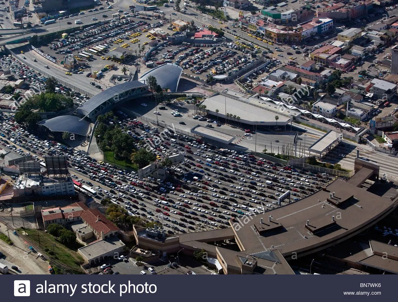 aerial-above-san-ysidro-san-diego-tijuana-border-crossing-mexican-BN7WK6.webp