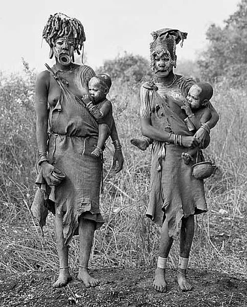 African-Tribes-Pictures-3.webp