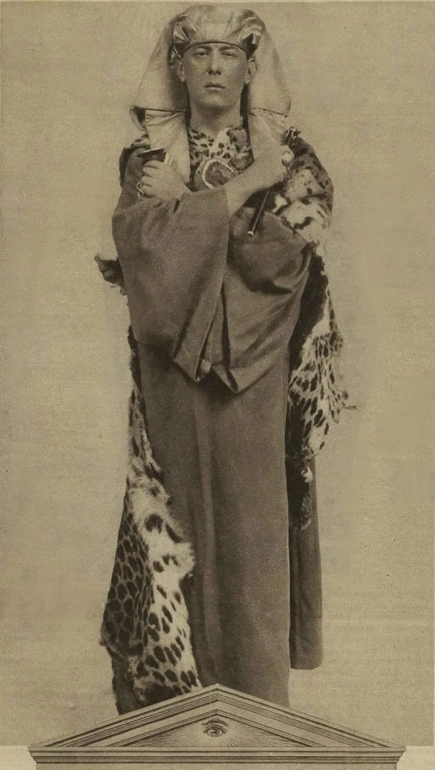Aleister_Crowley_as_Osiris.webp