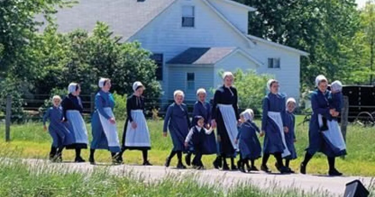 Amish-womans-role-Doyle-Yoder.webp