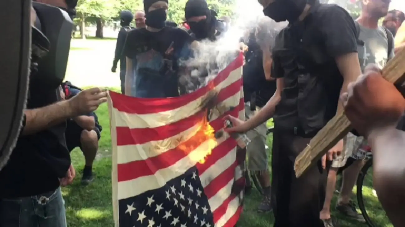 antifariotersburningtheamericanflag.webp