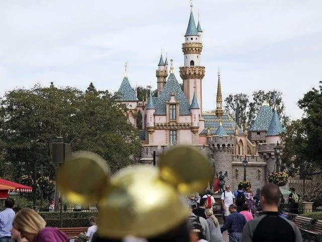 AP_663375110445-640x480.webp