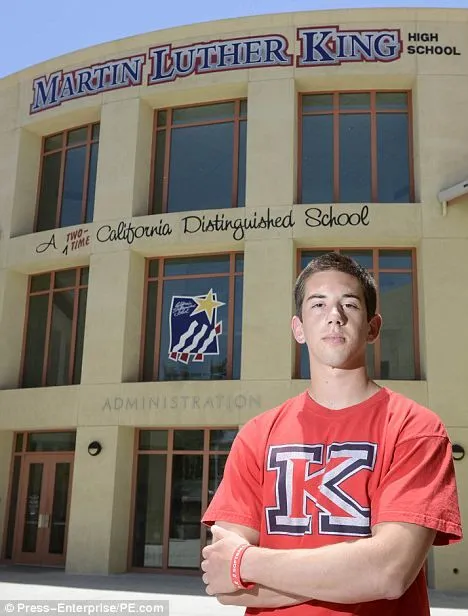 article-2157980-1393EFCB000005DC-89_468x616 (1).webp