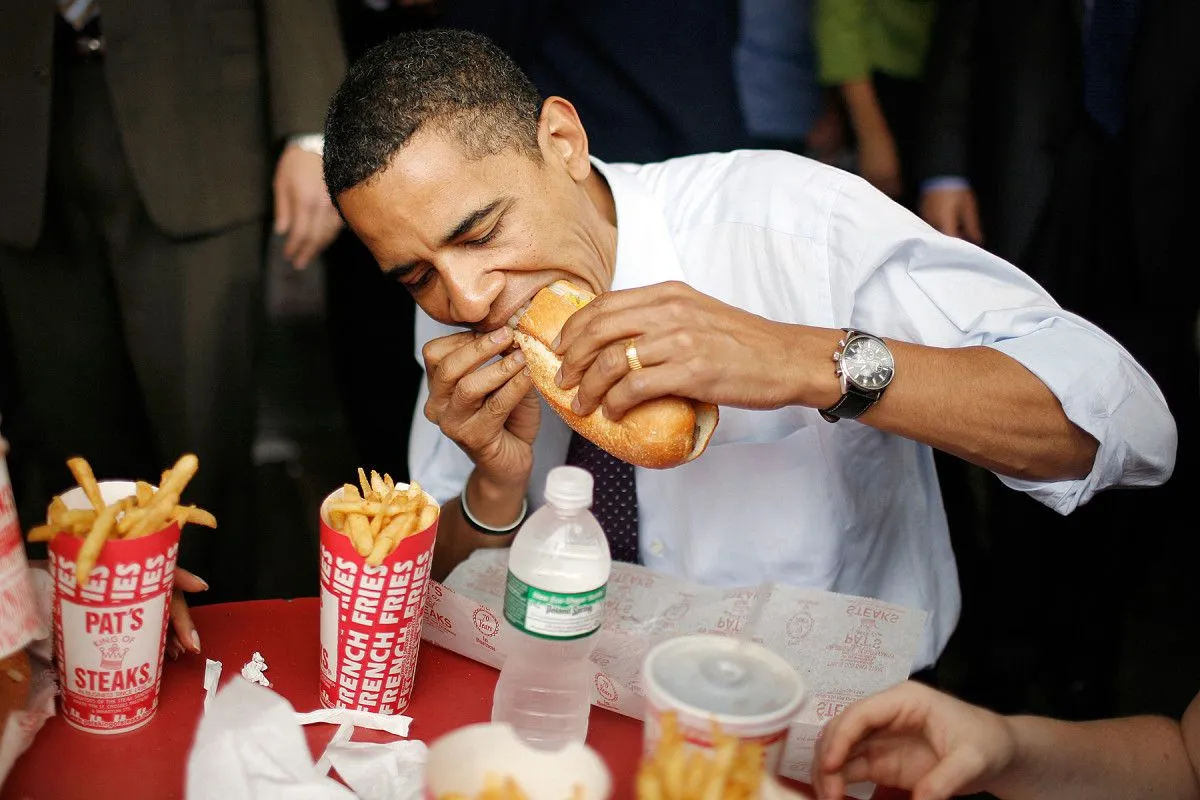 barack-obama-eating.webp