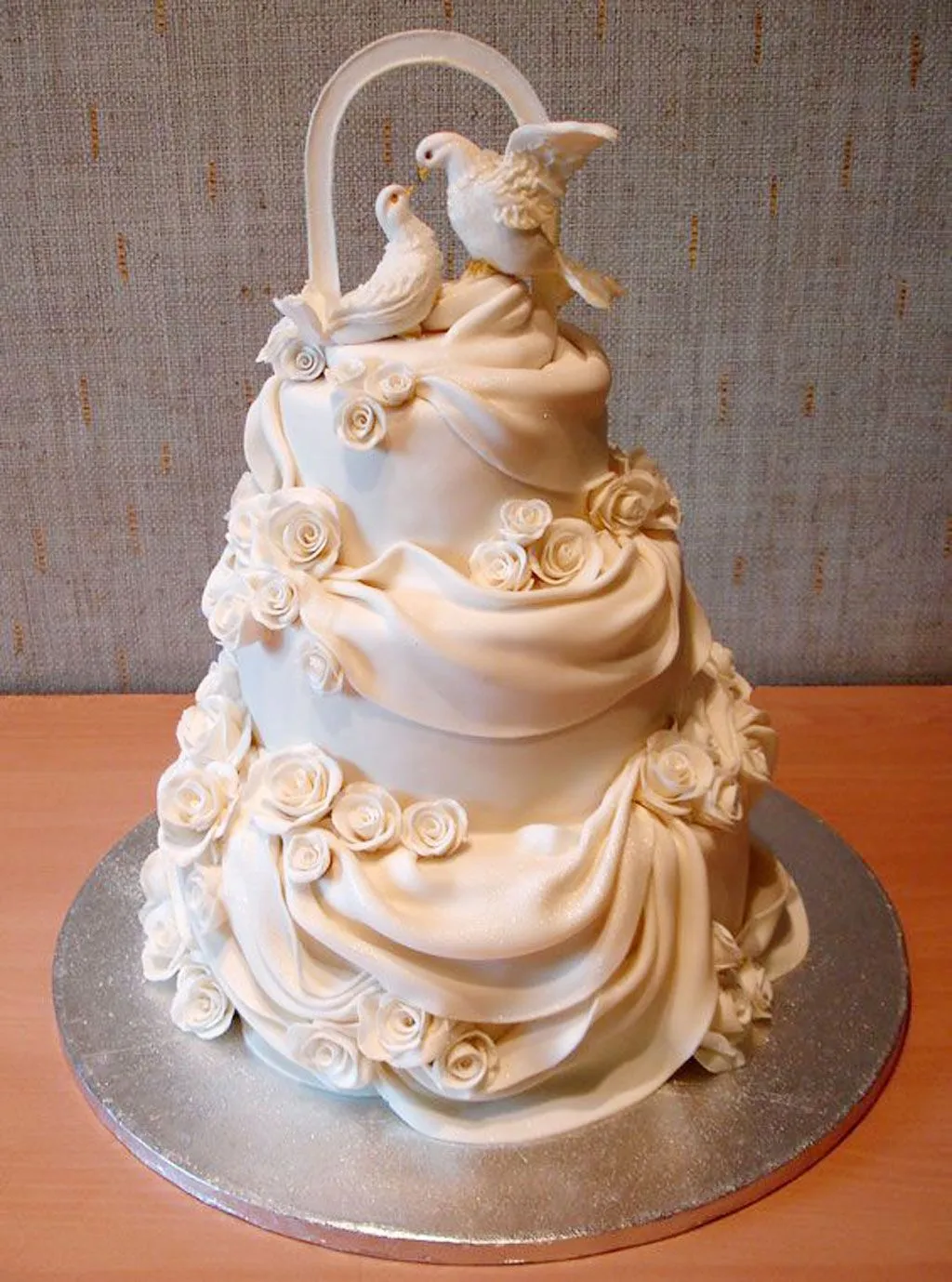 beautiful-wedding-cakes-toppers.webp