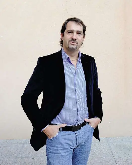 Before Minister of interior Castaner the poker face.webp