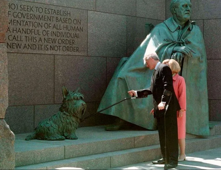 bill clinton FDR statue.webp