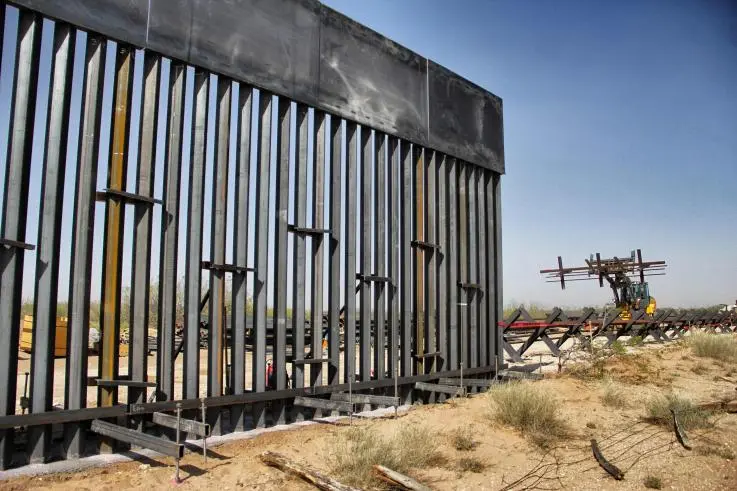 border wall new el paso.webp