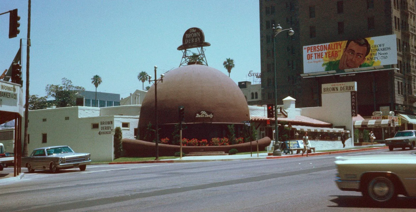 Brown_Derby_Restaurant,_Los_Angeles,_Kodachrome_by_Chalmers_Butterfield.webp